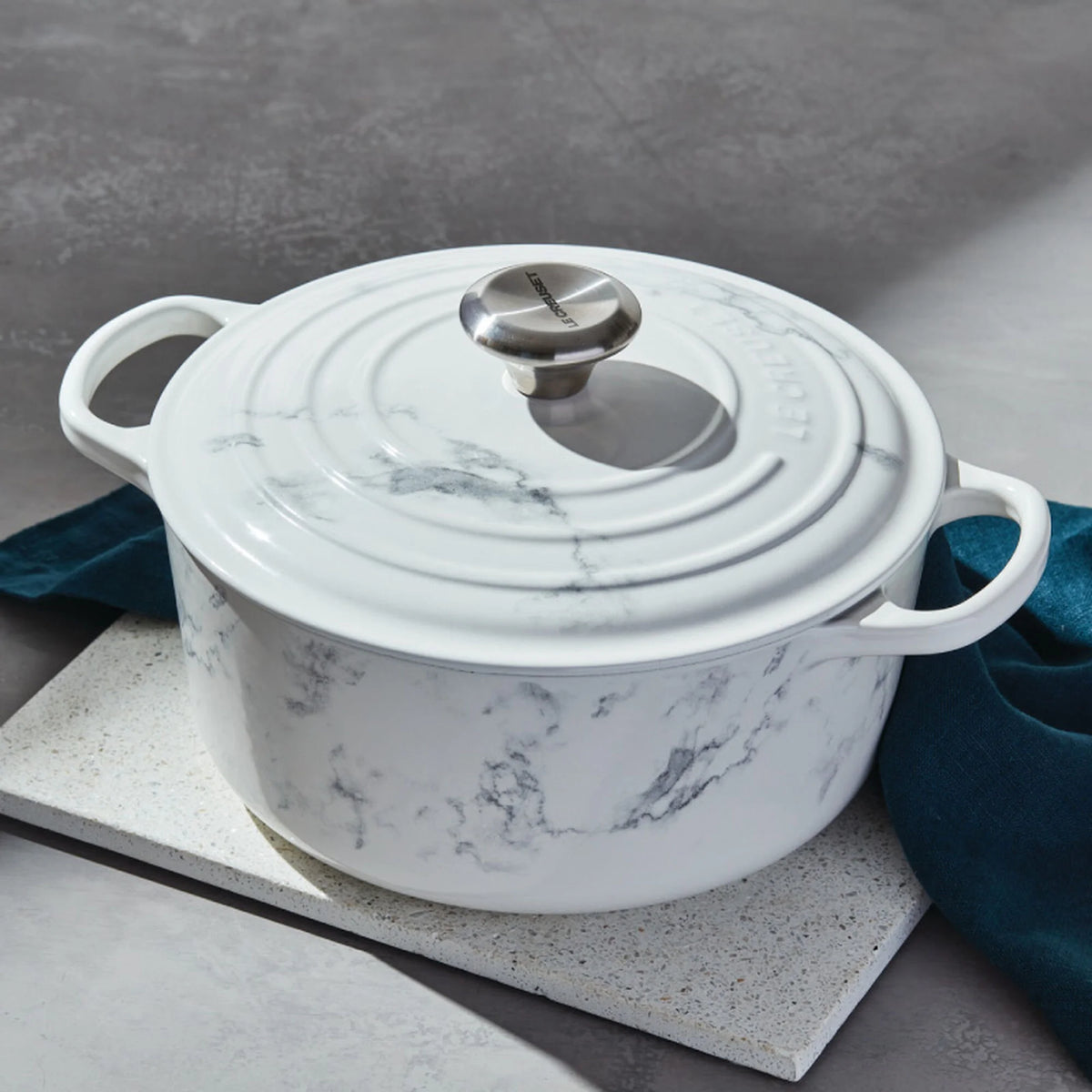 Signature Round Dutch Oven